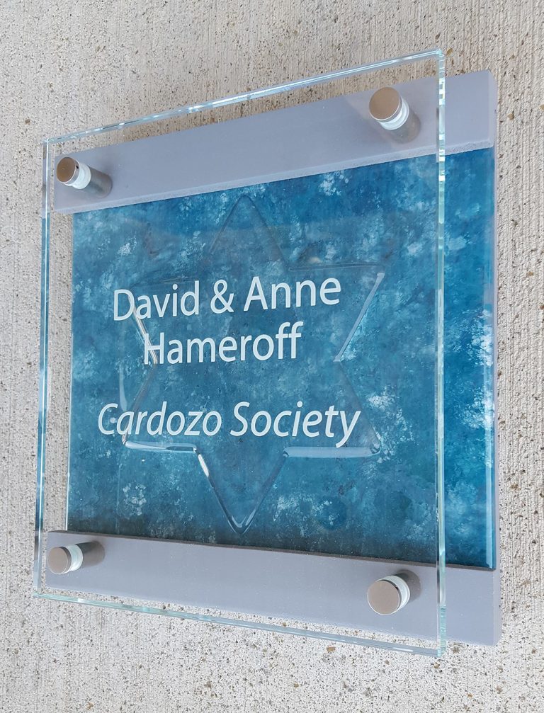 permanent stand-off donor plaque