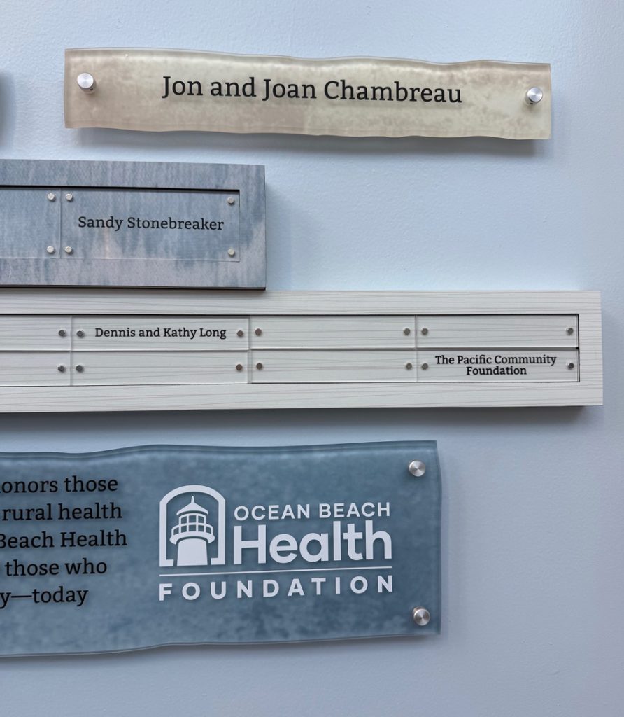 An expandable donor recognition display that growth for cumulative healthcare donor growth.