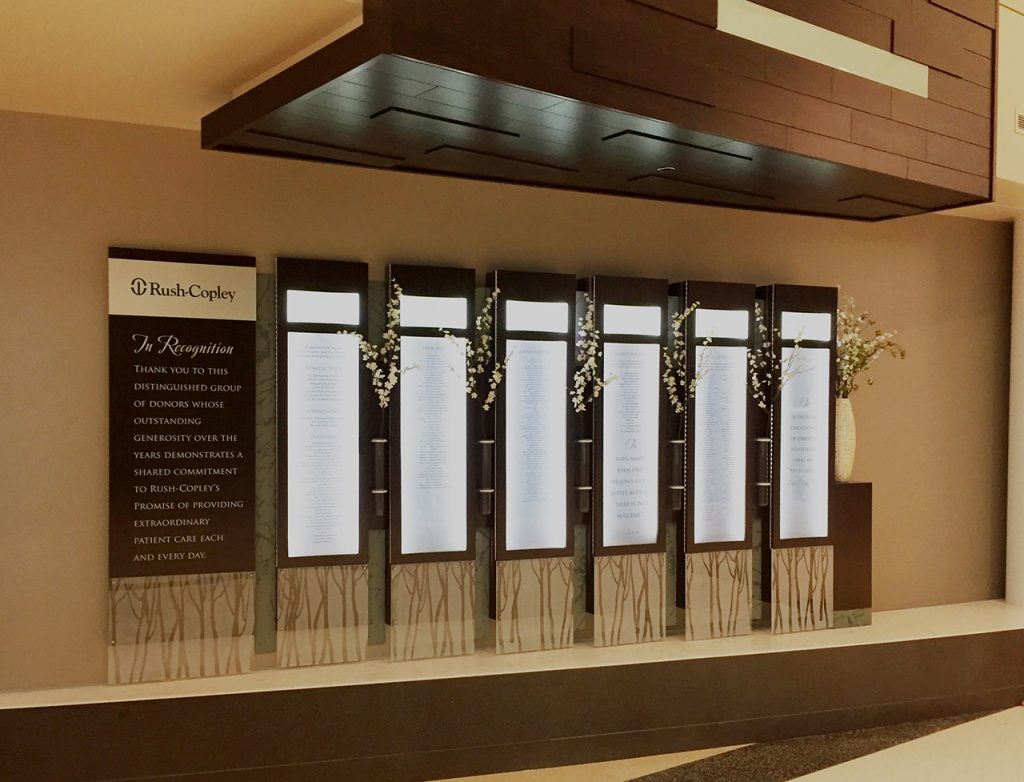 Changeable donor recognition that reflects the hospital's surrounding architecture.
